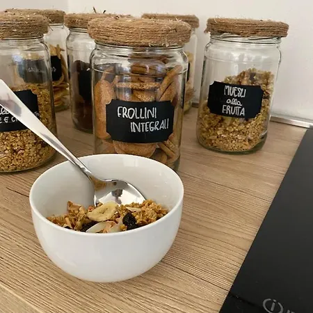 La Chic לינה וארוחת בוקר 3*